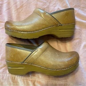 Dansko Honey Distressed Clogs, size 38